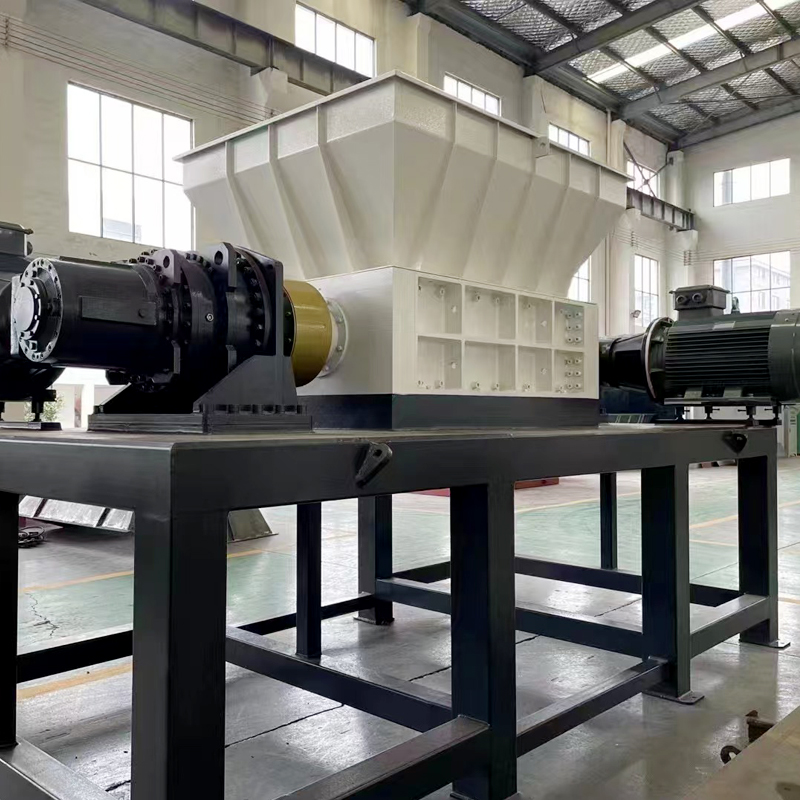 How Dual-Shaft Shredders Efficiently Process Winding Plastic Films